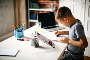 Evde İngilizce Öğrenmek İçin Uygun Ortam Nasıl Oluşturulur?